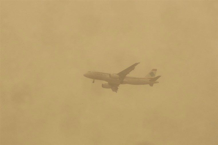 Sandstorm engulfs Lebanon
