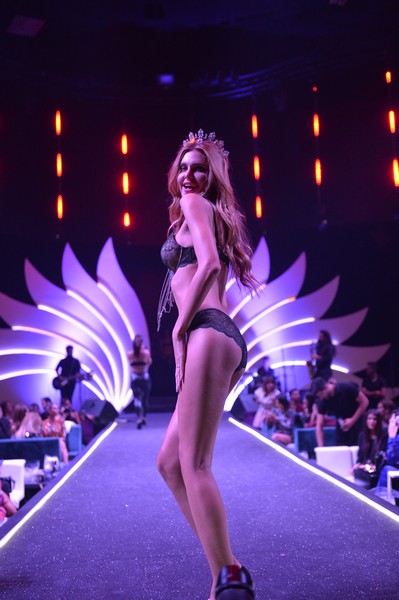 Marie France Fashion Show SS18 Part1