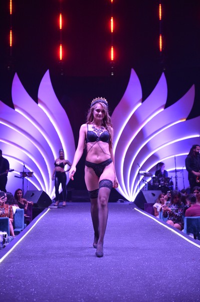 Marie France Fashion Show SS18 Part1