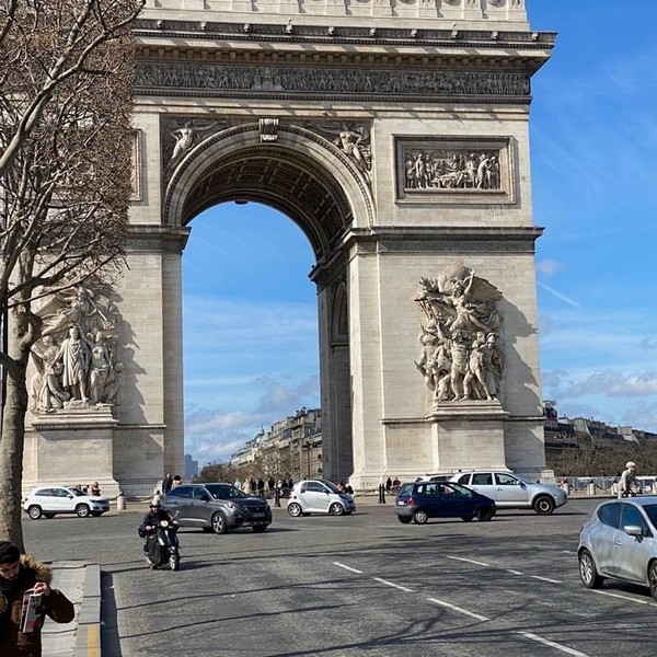 Coronavirus fears empty streets in Paris