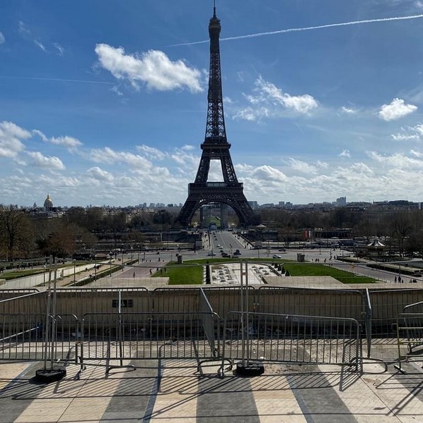 Coronavirus fears empty streets in Paris