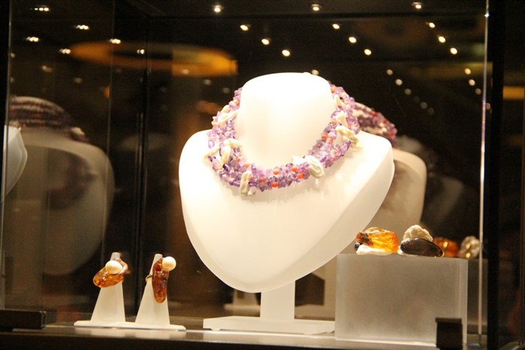The world of Pearl By Sabine Mazloum