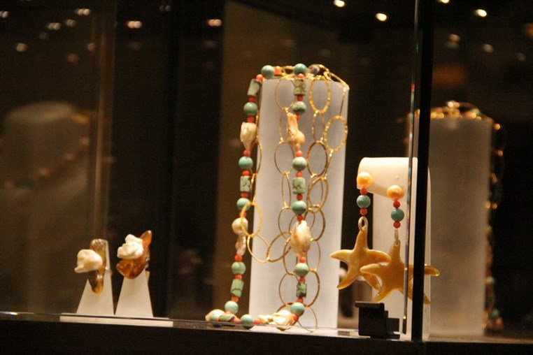 The world of Pearl By Sabine Mazloum