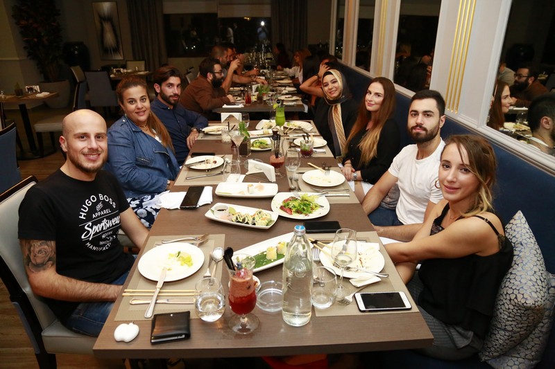 Signatures Restaurant & Lounge on Thursday Night