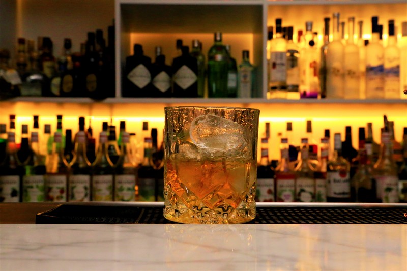 Signatures Restaurant & Lounge on Thursday Night