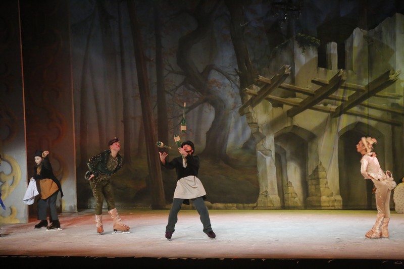 Snow White on Ice at Casino Du Liban 
