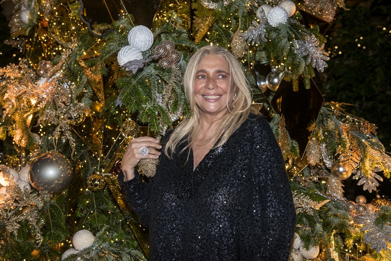 Le Noël de paix par la brillance de l’or et de diamants