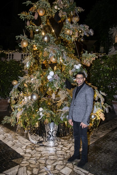 Le Noël de paix par la brillance de l’or et de diamants