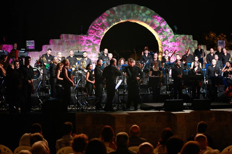 Bryn Terfel & Monica Yunus