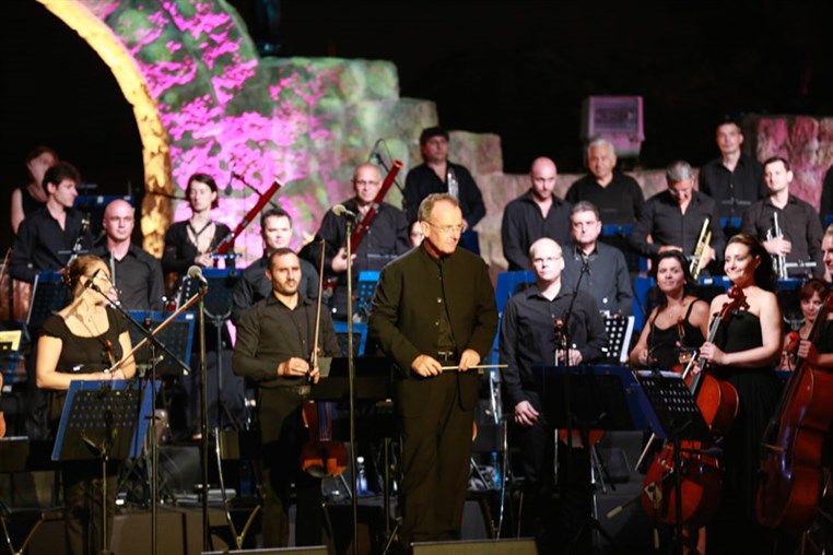 Bryn Terfel & Monica Yunus