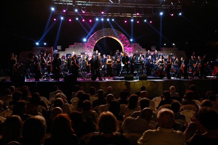 Bryn Terfel & Monica Yunus