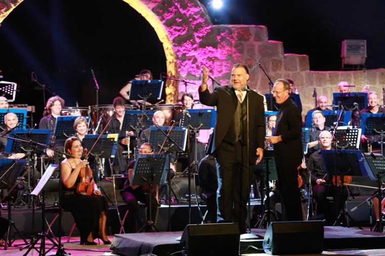 Bryn Terfel & Monica Yunus