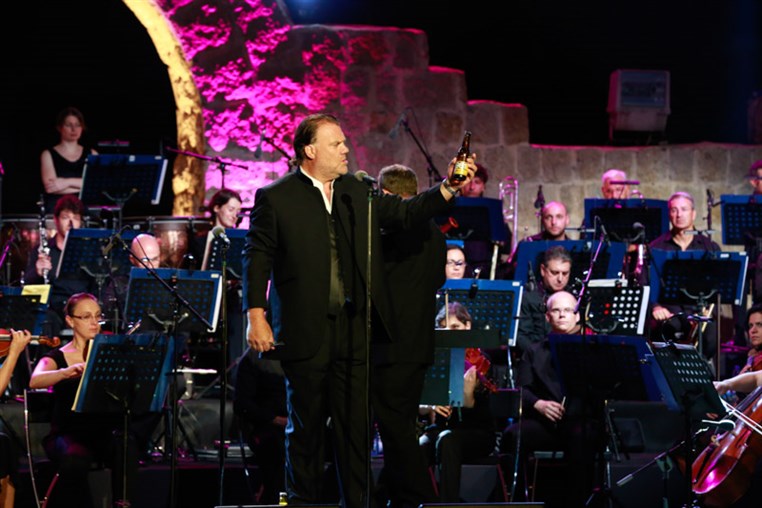 Bryn Terfel & Monica Yunus