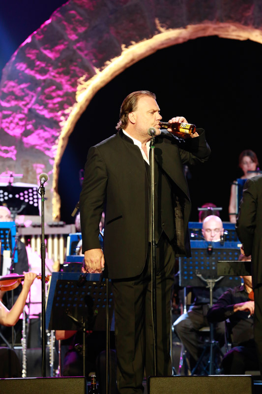 Bryn Terfel & Monica Yunus