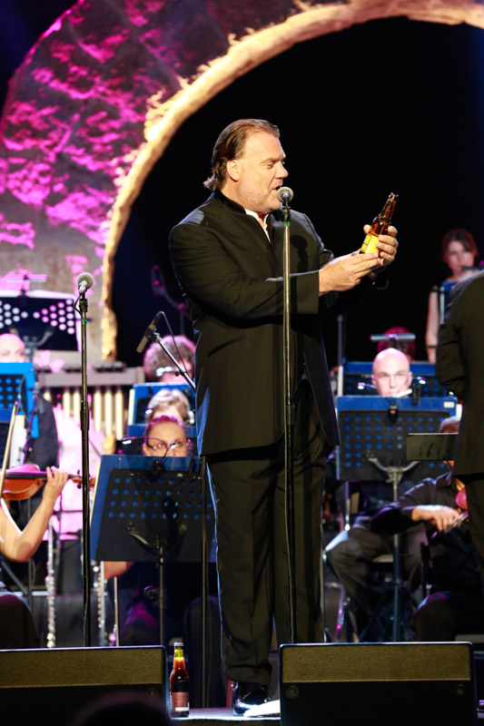 Bryn Terfel & Monica Yunus