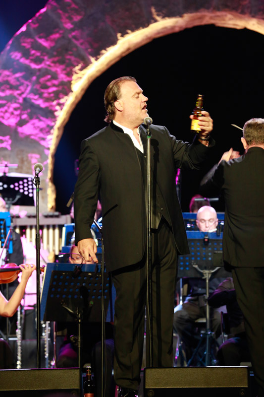 Bryn Terfel & Monica Yunus