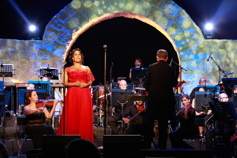 Bryn Terfel & Monica Yunus