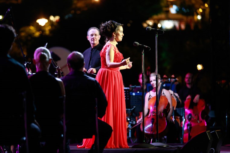 Bryn Terfel & Monica Yunus