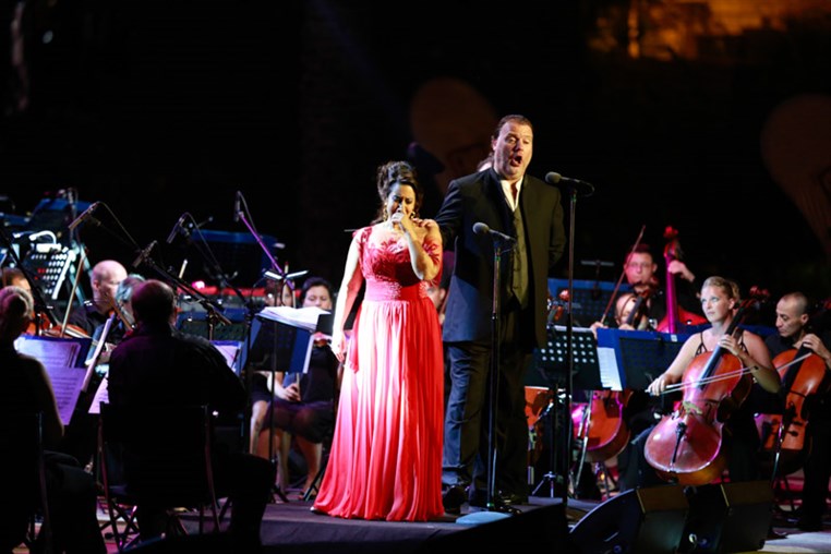 Bryn Terfel & Monica Yunus