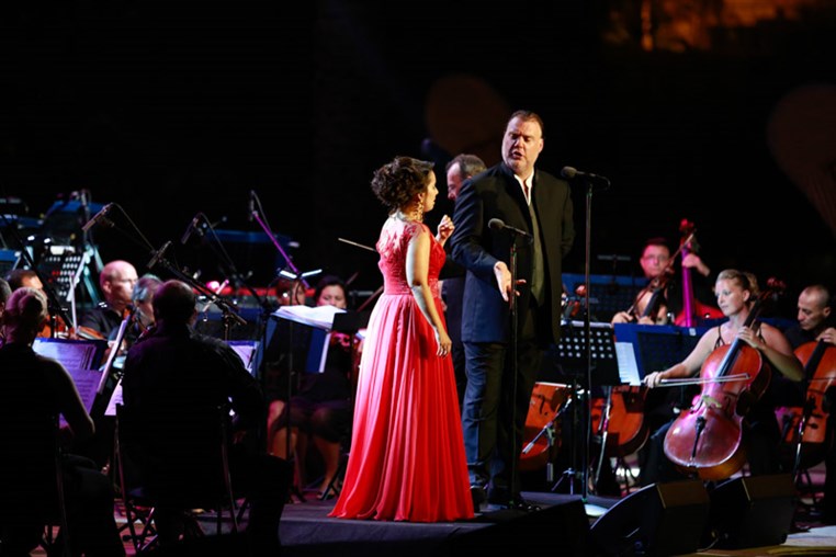 Bryn Terfel & Monica Yunus