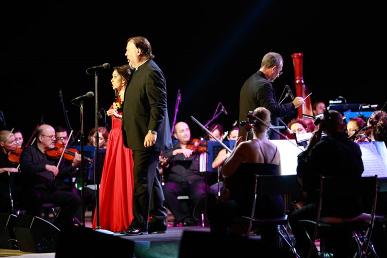 Bryn Terfel & Monica Yunus