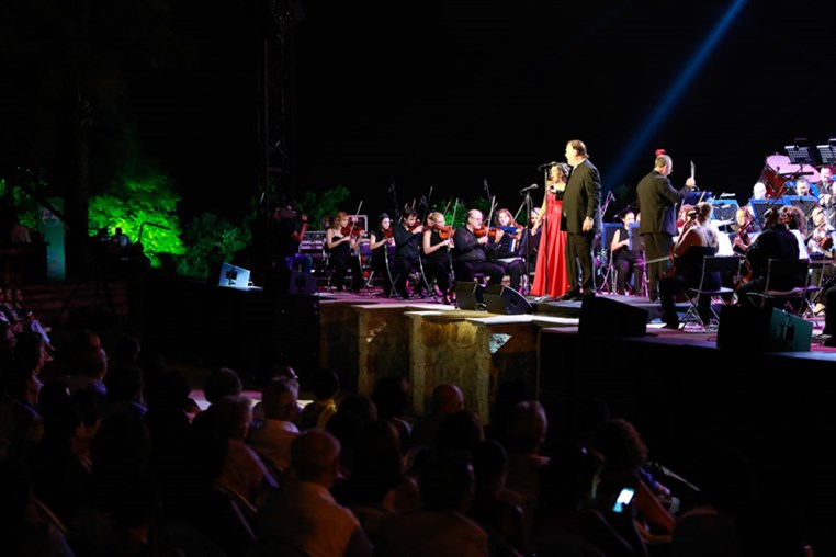 Bryn Terfel & Monica Yunus