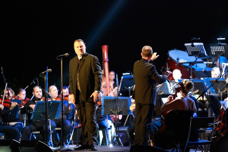 Bryn Terfel & Monica Yunus