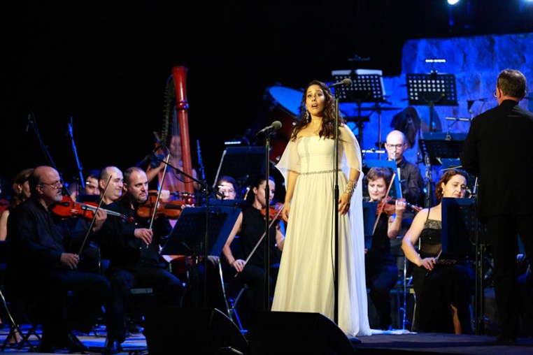 Bryn Terfel & Monica Yunus