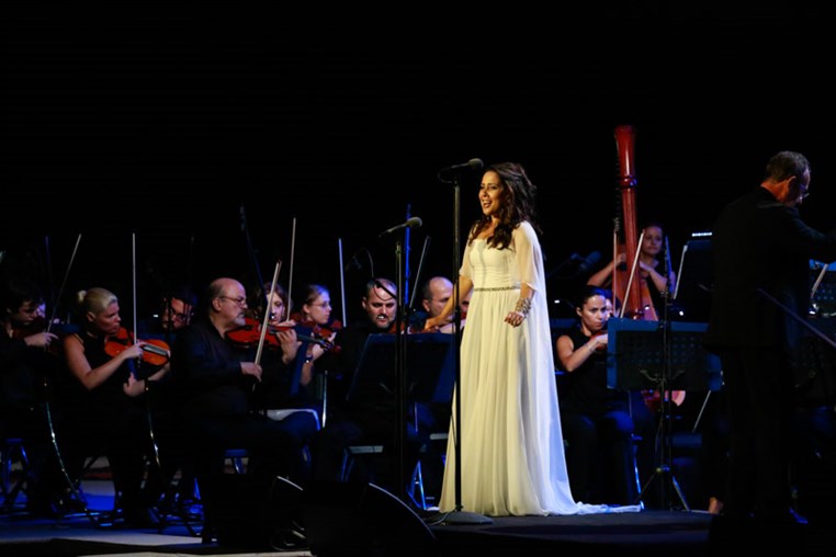 Bryn Terfel & Monica Yunus