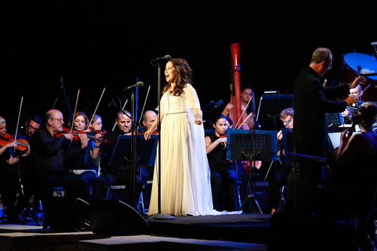 Bryn Terfel & Monica Yunus