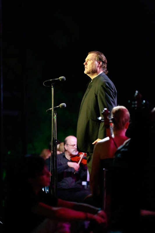 Bryn Terfel & Monica Yunus