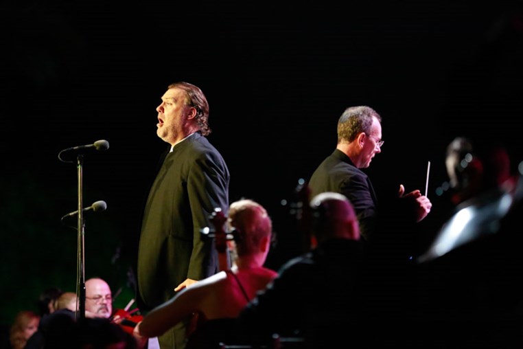 Bryn Terfel & Monica Yunus