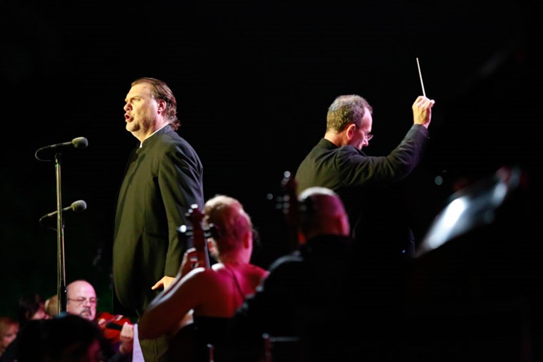 Bryn Terfel & Monica Yunus