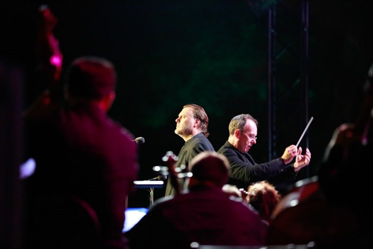 Bryn Terfel & Monica Yunus