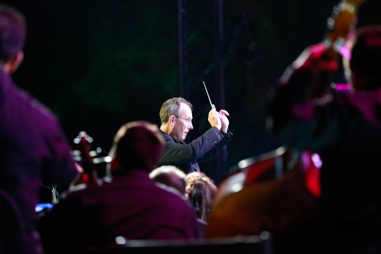 Bryn Terfel & Monica Yunus