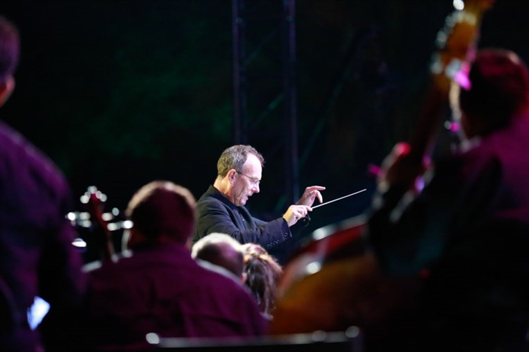 Bryn Terfel & Monica Yunus