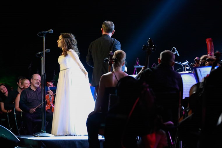 Bryn Terfel & Monica Yunus