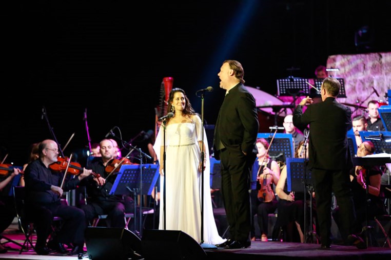 Bryn Terfel & Monica Yunus