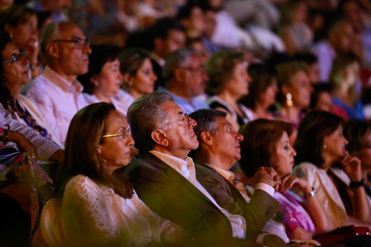 Bryn Terfel & Monica Yunus