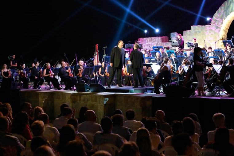 Bryn Terfel & Monica Yunus