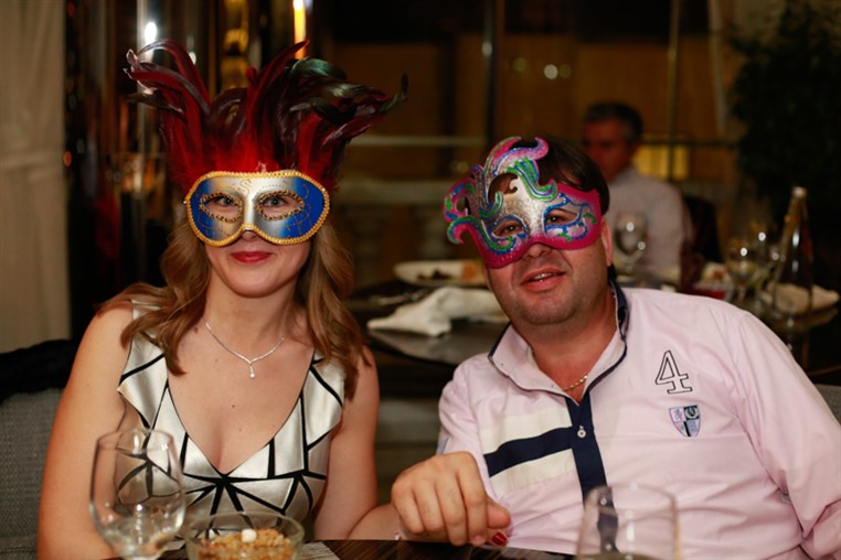 Le Chic Du Bal Masque 