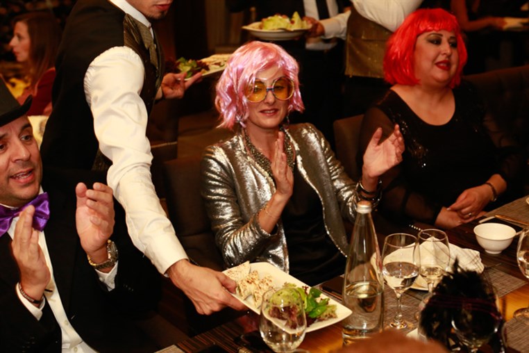 Le Chic Du Bal Masque 