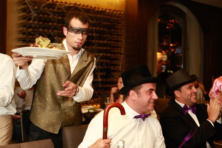 Le Chic Du Bal Masque 