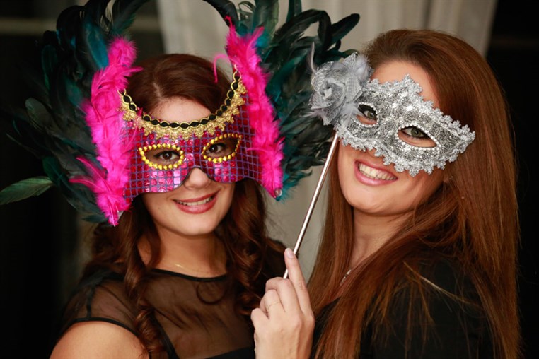 Le Chic Du Bal Masque 
