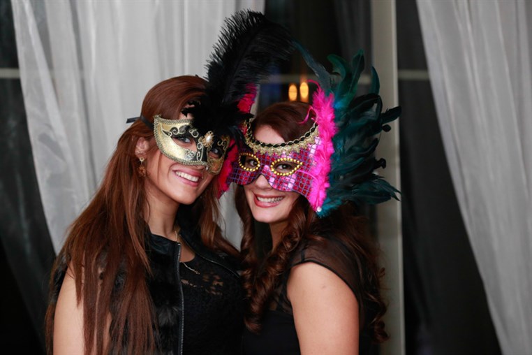 Le Chic Du Bal Masque 