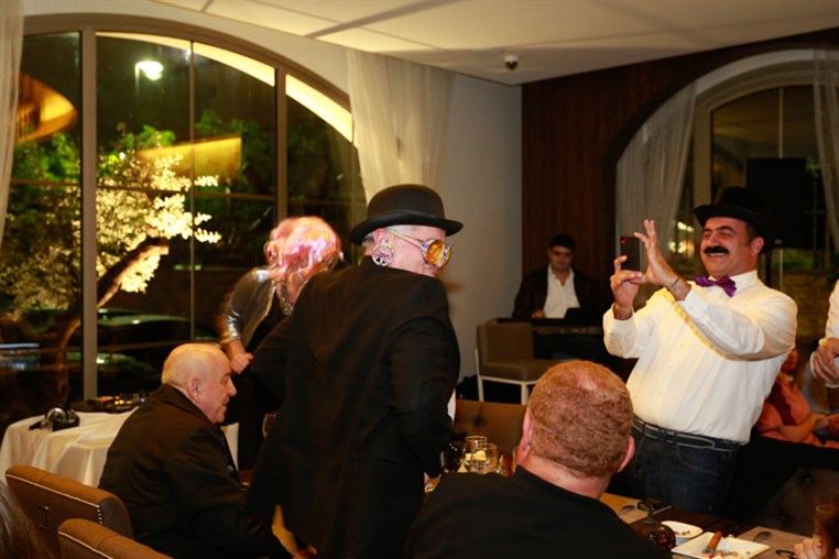 Le Chic Du Bal Masque 