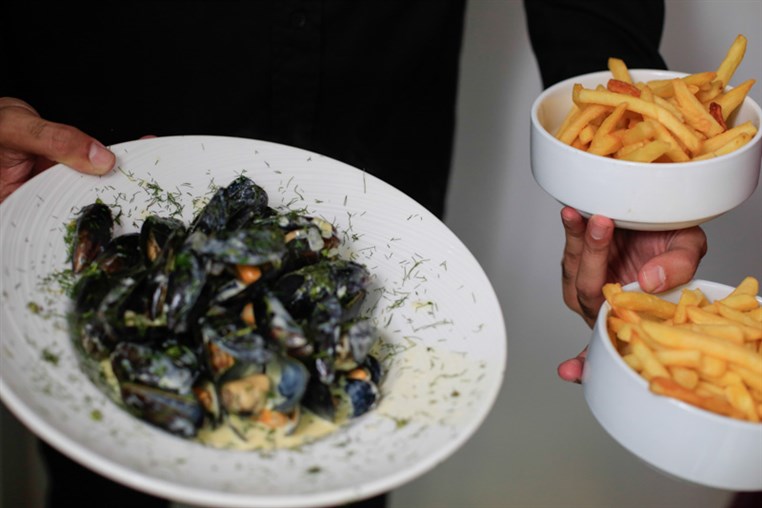 Moules et Frites at eCafe Sursock