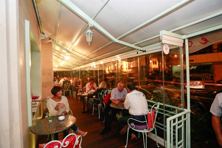 eCafe Sursock on Saturday Night