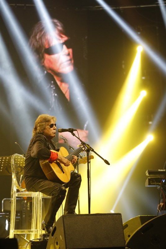 Jose Feliciano at Beirut Holidays