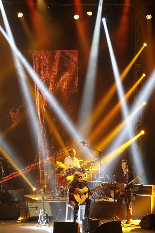 Jose Feliciano at Beirut Holidays